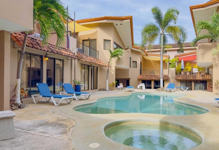Charming 2 bed 2 bath condo in Ocotal walking distance to beach